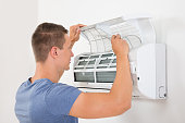 mann-die-klimaanlage.jpg?b=1&s=170x170&k=20&c=GcLkVGaDJeO7nOq8oST2h5d_ZfD4DM5bKbTOEu7qg_E=