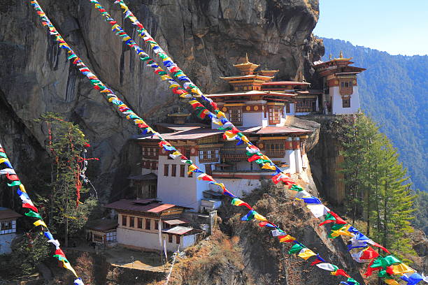 тигр гнездо, лакханг монастырь), бутан - taktsang monastery фотографии стоковые фото и изображения