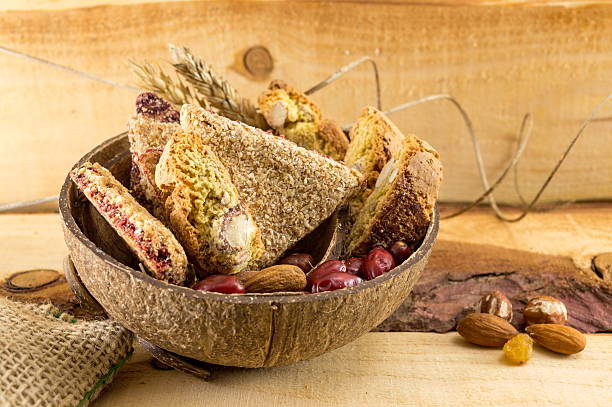 galletas integral y almendras y rosas la cadera - almond macaroon fotografías e imágenes de stock