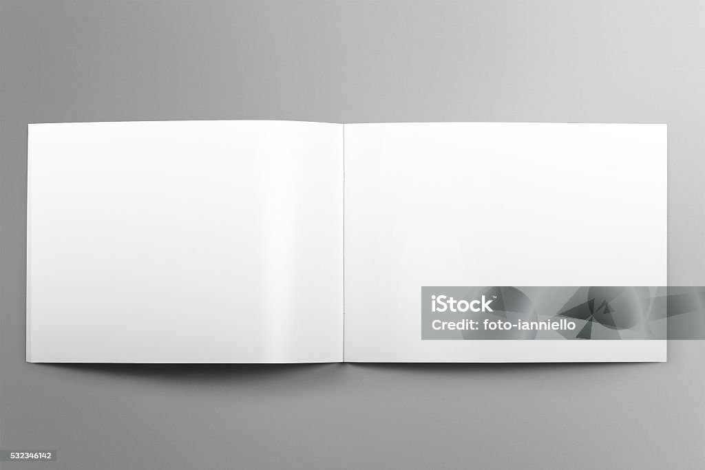 horizontal folleto mockup en blanco sobre fondo gris claro. - Foto de stock de Folleto libre de derechos