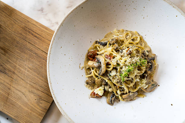 istock Spaghetti black truffle and sundried tomato 532351234