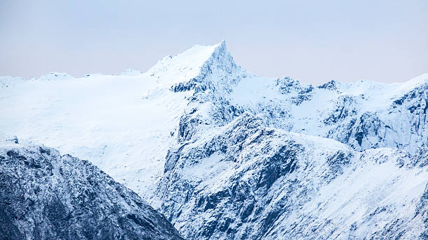 スノーイ山脈の冷えた北極環境 - uncultivated snow ice antarctica ストックフォトと画像