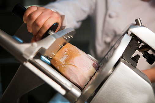 Bacon slicing machine