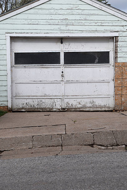 istock Garage door with peeling paint 532390098