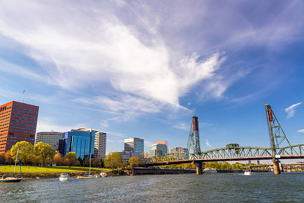 istock Downtown Portland and Hawthorne Bridge 532399650