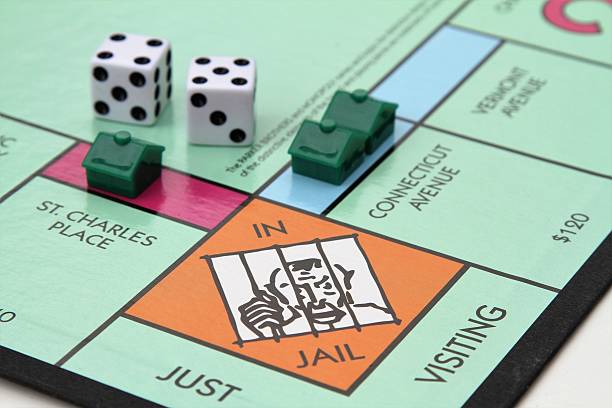 monopoly-board game 게임을 교도소 코너 - monopoly board game editorial board game piece concepts 뉴스 사진 이미지