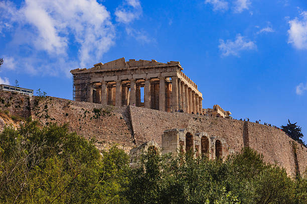 atene, grecia-il celebre acropoli e del partenone sulla manici - copy space minerva greek culture athens greece foto e immagini stock