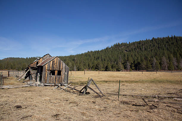 istock Old barn in Sierraville California 532407548