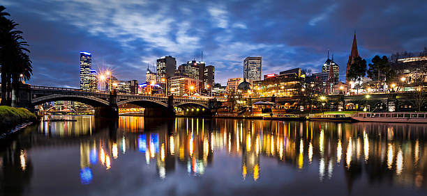 мельбурн, австралия, ночь - melbourne city skyline australia стоковые фото и изображения