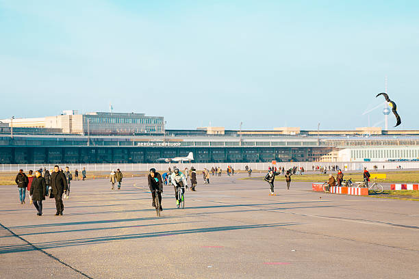 テンペルホフ空港から、ベルリン - tempelhof ストックフォトと画像