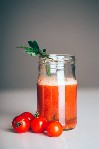 świeżo wyciśniętego soku pomidorowego - healthy eating juice vegetable juice vegetable zdjęcia i obrazy z banku zdjęć