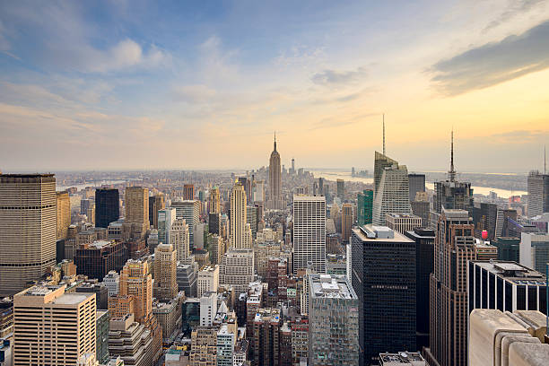 vista para a cidade de nova york - night empire state building building exterior horizontal - fotografias e filmes do acervo