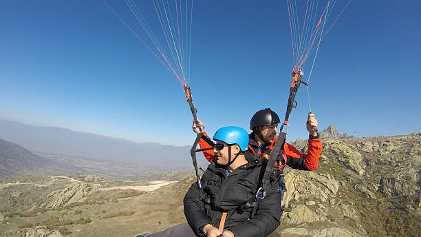 istock Tourist playing paragliding guided by a pilot 532519309
