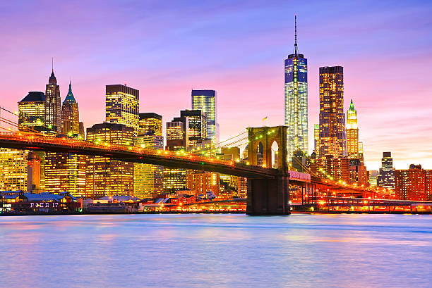 남퐁 of new york at dusk. - east river riverbank waters edge suspension bridge 뉴스 사진 이미지