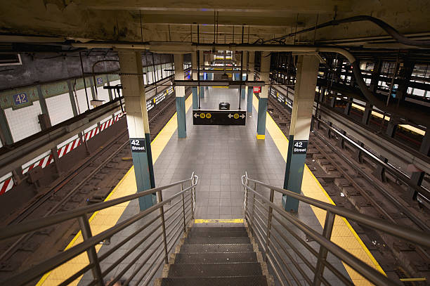 puste metro - subway station new york city staircase manhattan zdjęcia i obrazy z banku zdjęć