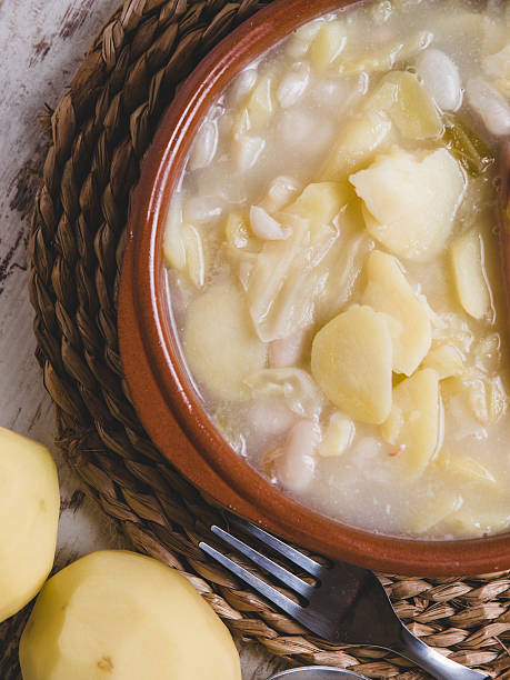 istock Galician broth with potatoes in vertical composition 532532325