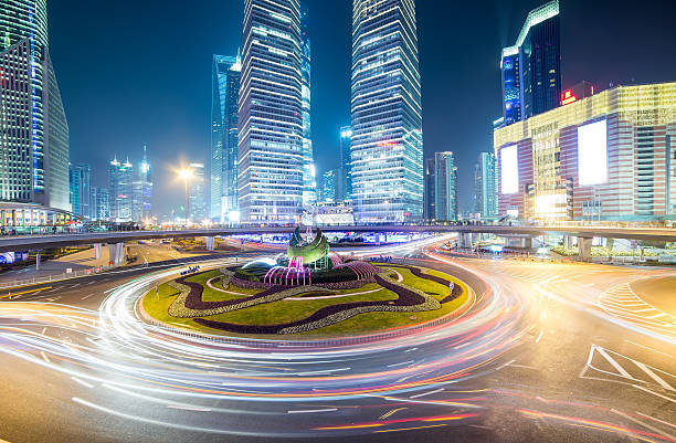 shanghai lujiazui noc scena - travel urban scene blurred motion shanghai zdjęcia i obrazy z banku zdjęć