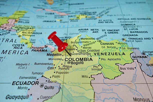 chincheta marca en bogotá, colombia, el mapa. - colombia map fotografías e imágenes de stock