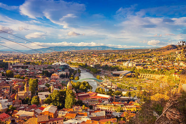 прекрасный панорамный вид, тбилиси - tbilisi стоковые фото и изображения