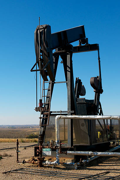 istock Oil Pump and Pipeline 532553167