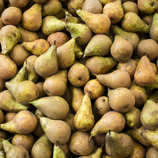 Pears Ripe fresh pears for sale on the market conference pear stock pictures, royalty-free photos & images