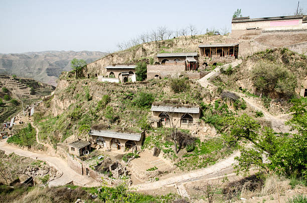 antiguo pueblo en la provincia de shanxi, china - shaanxi province river huang he china shanxi province fotografías e imágenes de stock