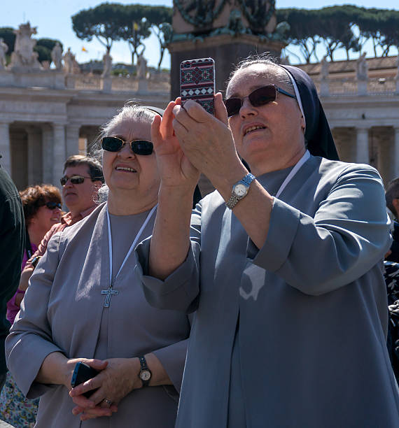 papa francesco pellegrini del vaticano - lake angelus foto e immagini stock