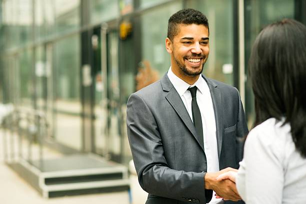 myślę, że mamy ofertę. - business relationship cooperation business handshake zdjęcia i obrazy z banku zdjęć