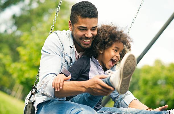 pai e daughther. - happiness cheerful family schoolyard - fotografias e filmes do acervo