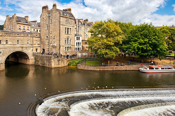 istock Pulteney Bridge over the River Avon in Bath, England 532573148