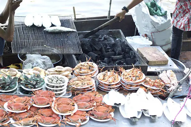 Photo of Damnoen saduak floating market, Thailand with food sale