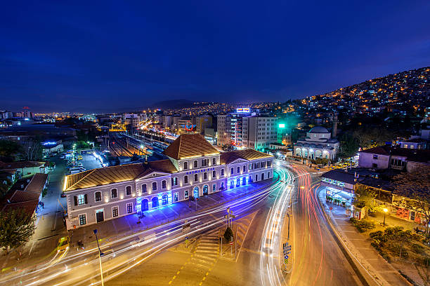 stazione ferroviaria di izmir basmane - izmir turkey konak clock tower foto e immagini stock