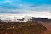 landschaft-mit-village-berge-und-blu-sky.jpg?b=1&s=170x170&k=20&c=wFaMf7EBeql9-z8Lig-NvdR0-QTMZcWJ7TsVHQUcfMg=