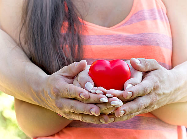 istock Love is in your hands (Two lovers - Valentine's Day) 532627989
