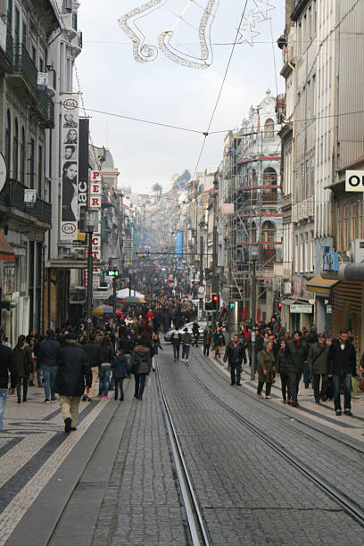 oporto, calle santa catarina - santa catarina lisbonne photos et images de collection