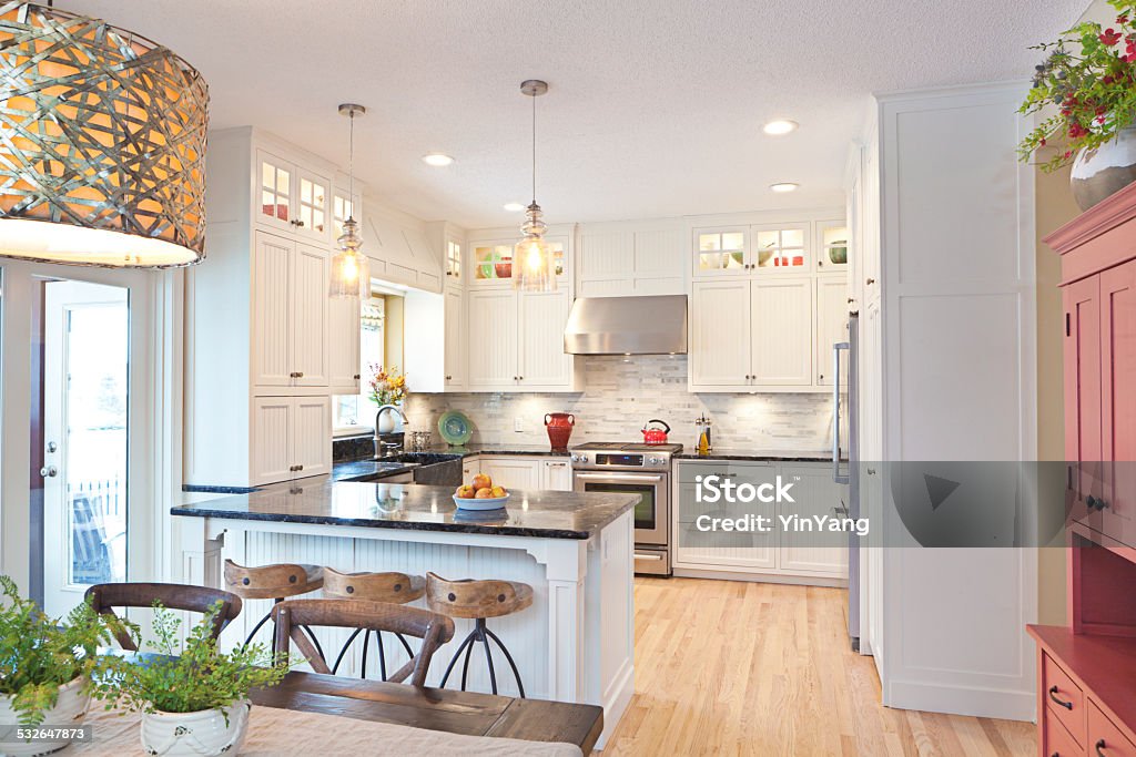 Offene Konzept moderne, klassische Küche mit Essbereich - Lizenzfrei Küche Stock-Foto