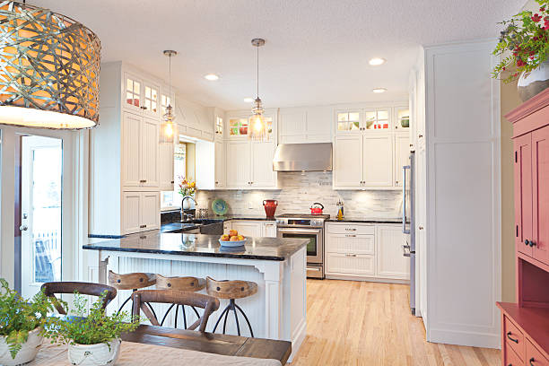 abrir conceito moderno design clássico cozinha com área dinning - light fixture imagens e fotografias de stock
