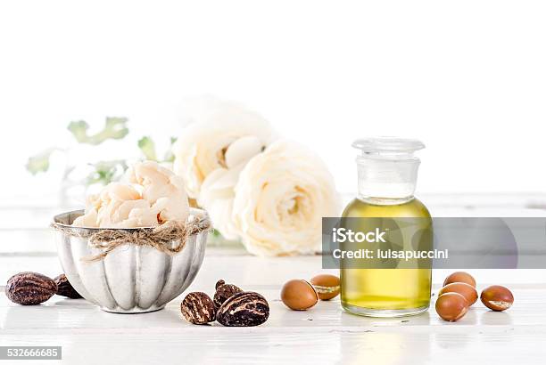 Olio Di Argan E Frutta Con Burro Di Karitè E Noci - Fotografie stock e altre immagini di Olio di argan - Olio di argan, Burro di Karitè, Shea Stadium