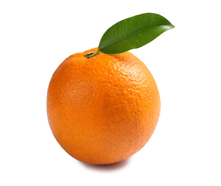 istock Naranja con hoja 532670151