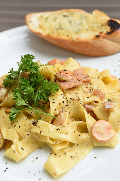 istock carbonara fettuccine 532702303