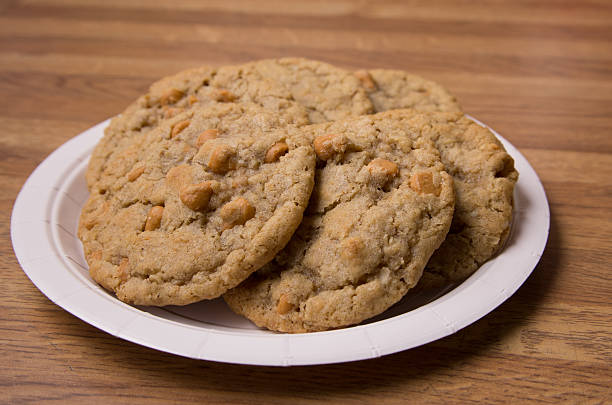 cookies de aveia, caramelo - unhealthy eating flash - fotografias e filmes do acervo
