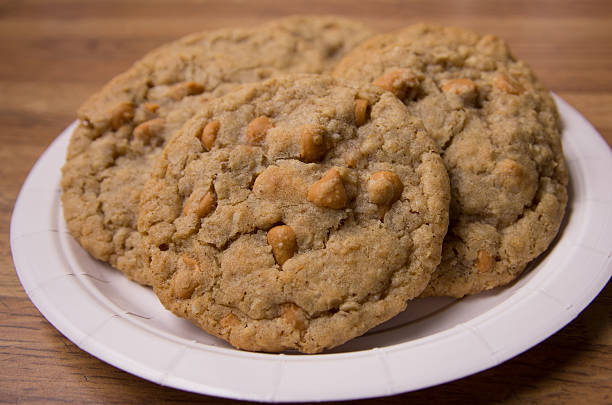 cookies de aveia, caramelo - unhealthy eating flash - fotografias e filmes do acervo