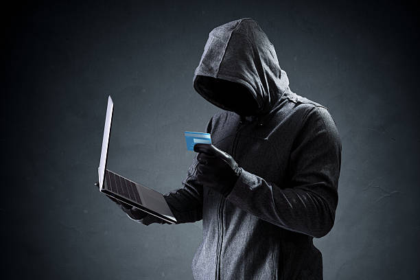 컴퓨터 해커 신용카드 도둑질 데이터를 랩탑형 - computer hacker computer crime computer thief 뉴스 사진 이미지