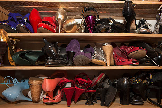 istock Shelves with women's shoes 532815733