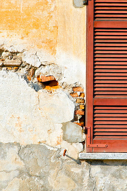 istock red window  varano   abstract  sunny day   in the concrete  bric 532817153