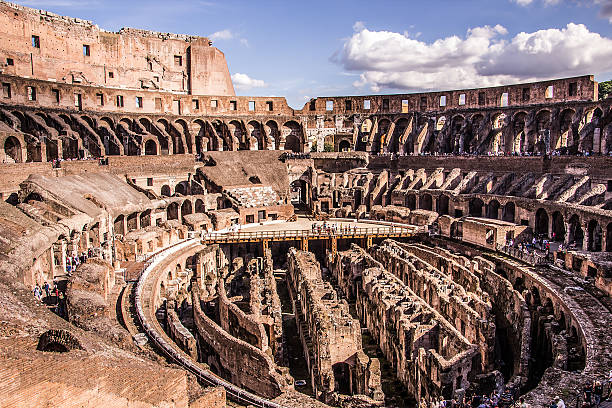 interior do colosseum roma - rome ancient rome skyline ancient imagens e fotografias de stock