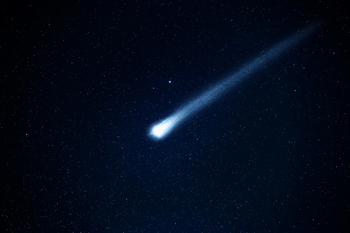 Cometa en el cielo estrellado cielo. photo