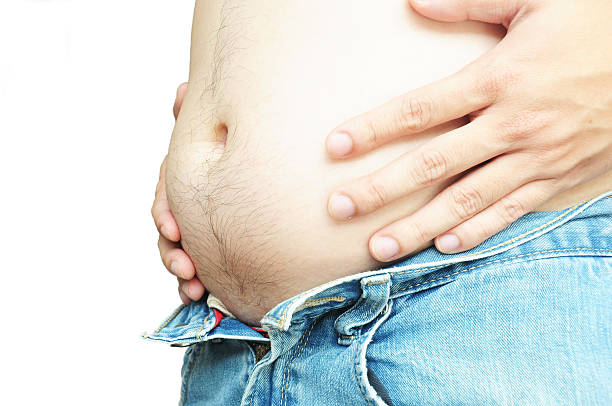 homem gordo com uma grande barriga não pode vestir jeans - abdomen too small jeans overweight - fotografias e filmes do acervo