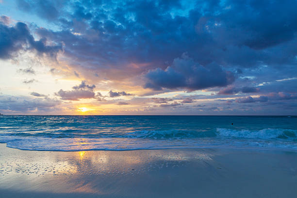 istock Beautiful sunrise over the ocean 532871505