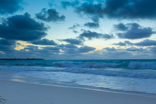 istock Beautiful sunrise over the ocean 532873979